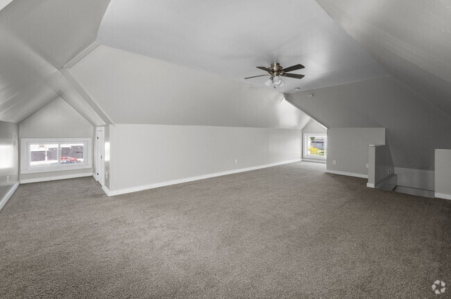 Building Photo - 404 W 16th St Rental