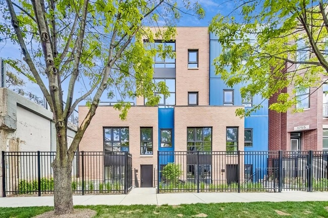 Building Photo - 1744 N Western Ave Rental