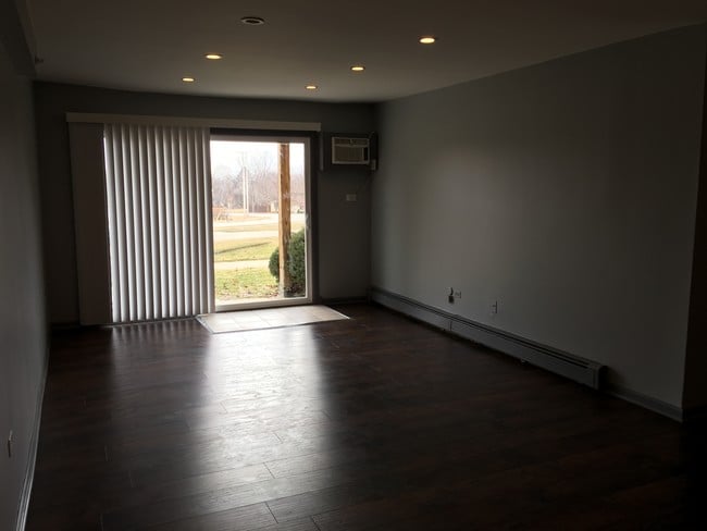 Building Photo - 8432 103rd Terrace Unit 208 Rental
