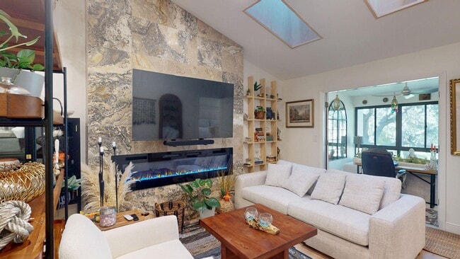 Photo - 385 E Hartford St Unit 7A