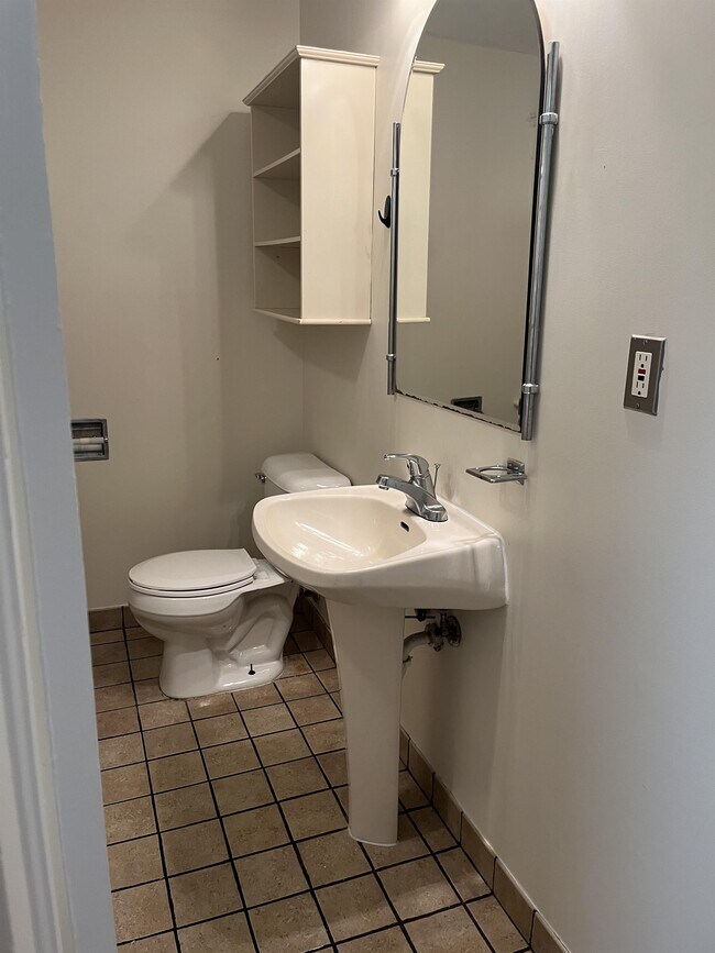 Photo - 1227 S State St