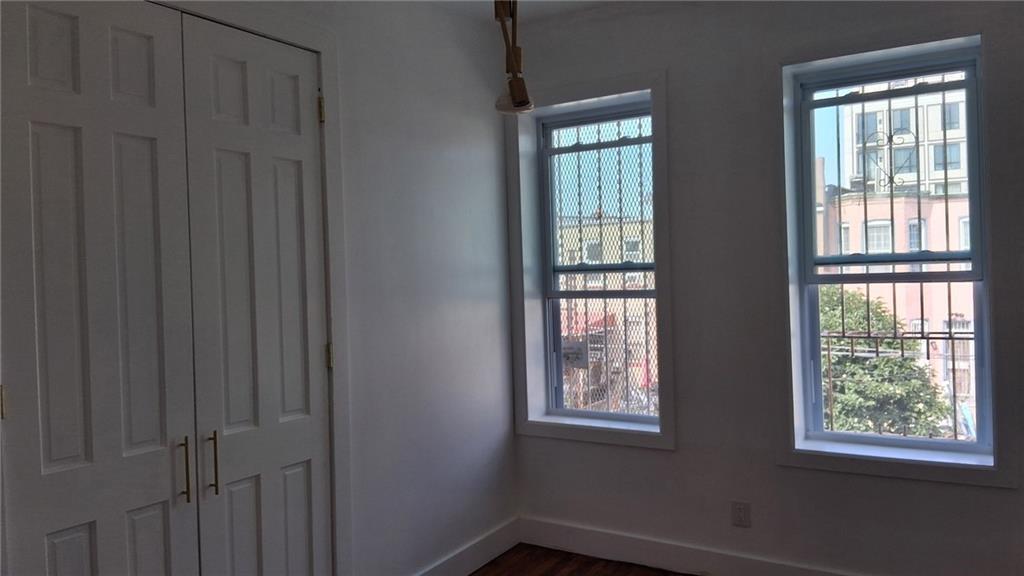 Photo - 272 E 34th St
