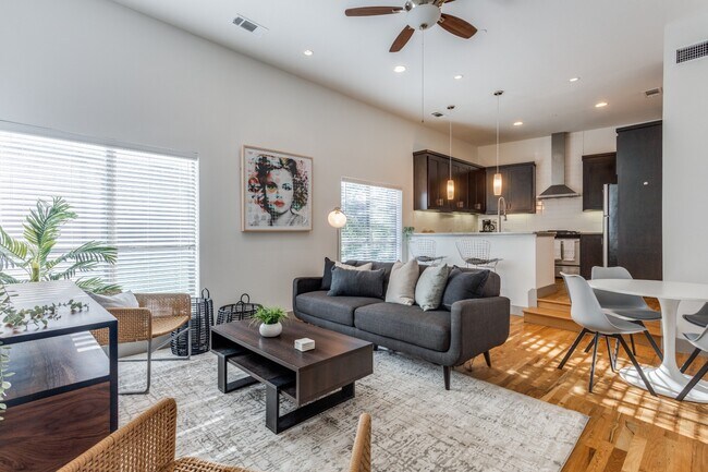 Knox-Henderson Townhome with Rooftop Deck & Downtown Dallas Views