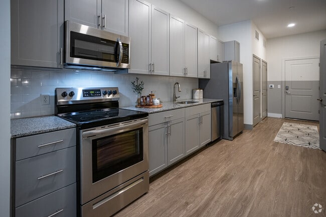 1 BR, 1 BA - 715SF