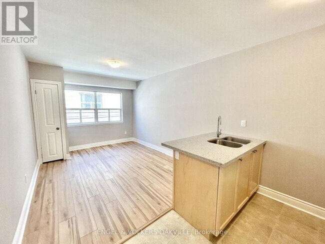 Photo - 11 Thirty Third St Unit 204