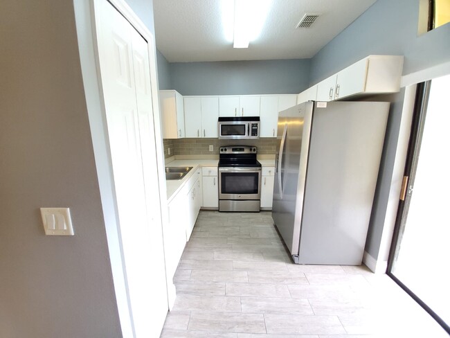 Photo - 6037 Scotchwood Gln