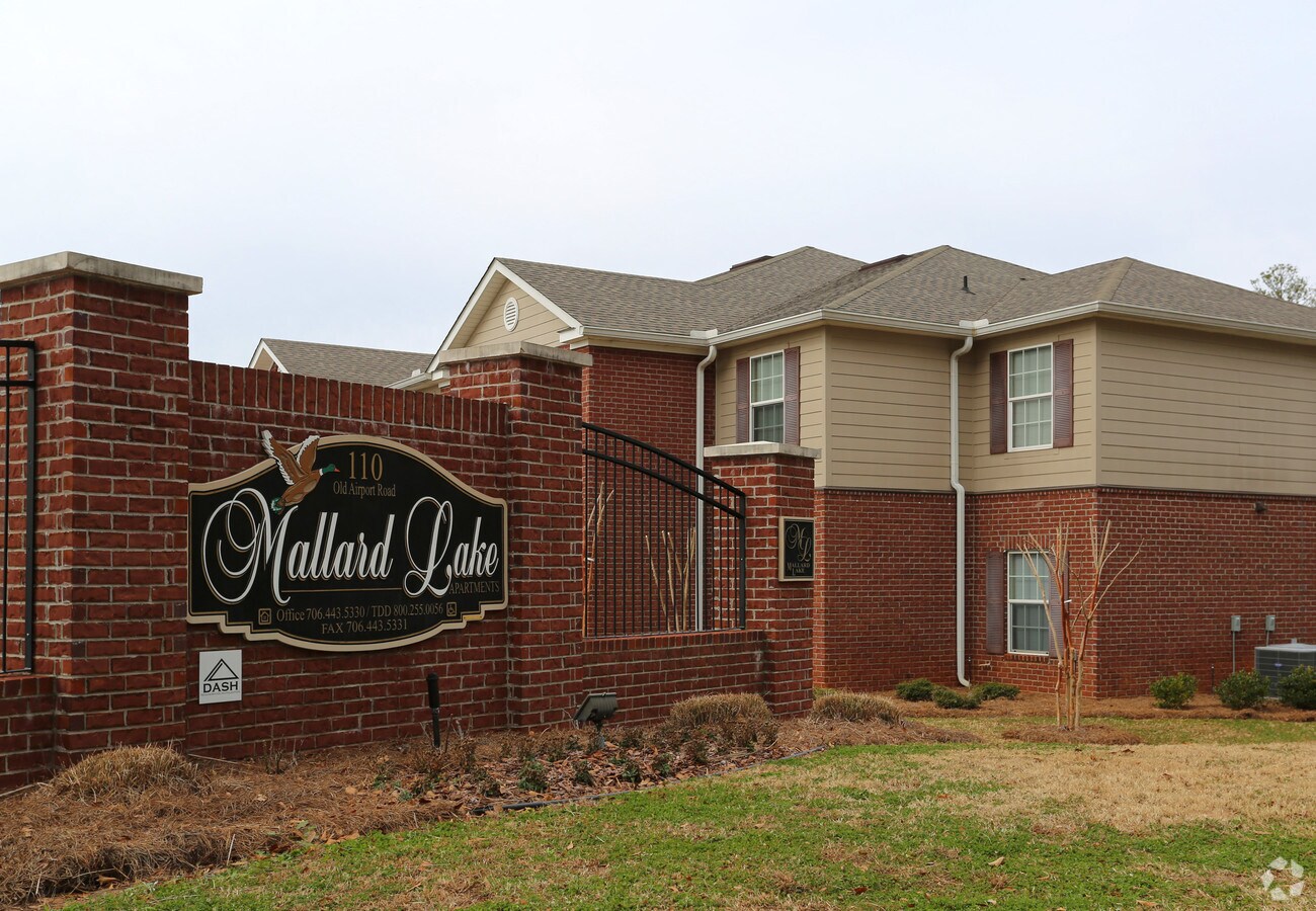 Photo - Mallard Lake Apartments