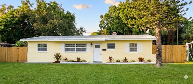 Building Photo - Newly Remodeled 3BR Home in Coquina Key – Large Yard with Dual Side Access