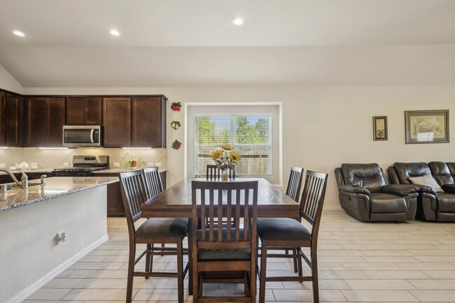 Photo - 18473 Railroad Ave