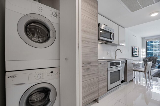 Photo - 1300 Brickell Bay Dr Unit 1912