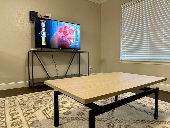 Building Photo - 3013 Northridge Dr Unit SI FL1-ID1579149P