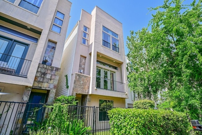 Building Photo - 5108 Lillian St Rental