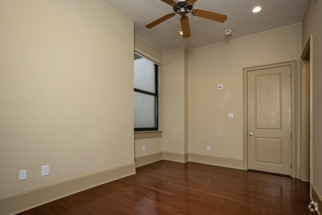 1BR, 1BA - 720SF
