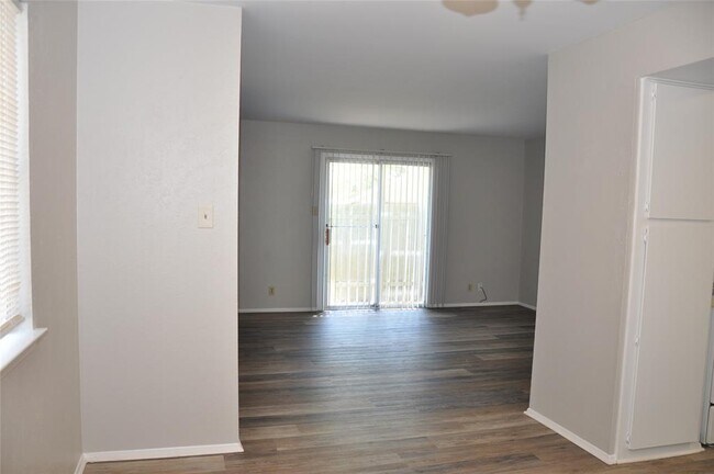 Photo - 10810 Topperwein Dr