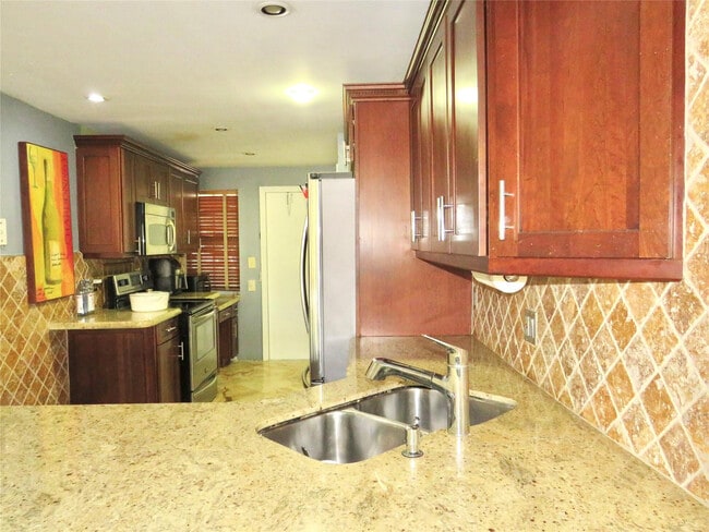 Photo - 2601 S Palm Aire Dr