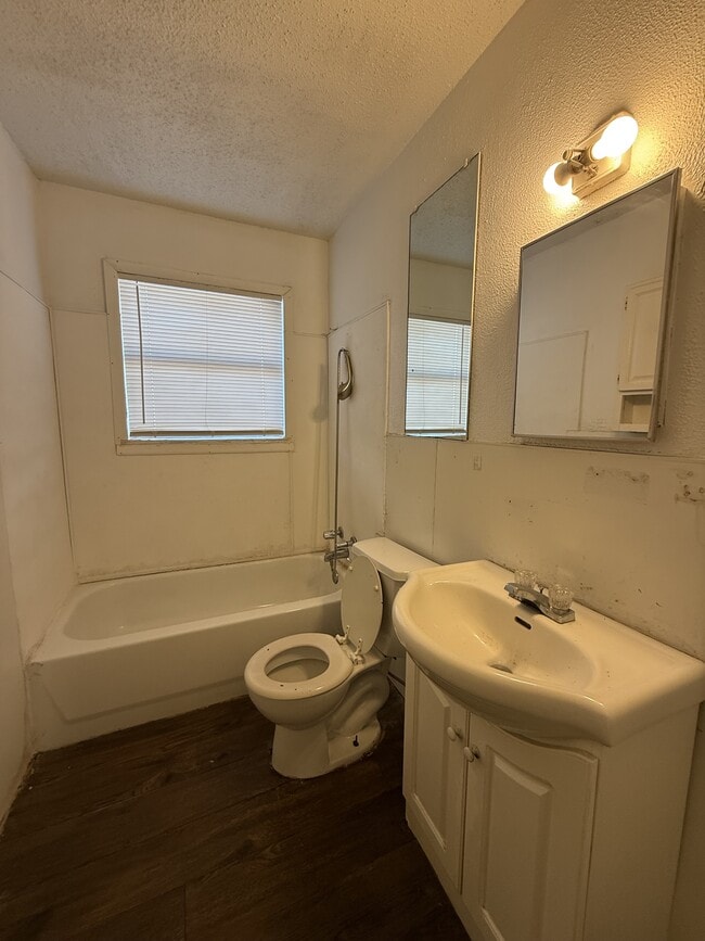 Photo - 824 Vanda Ave