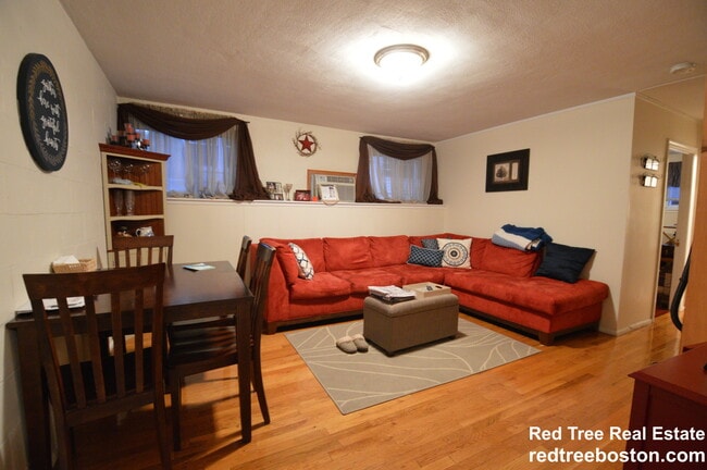 Photo - 108 Perkins St