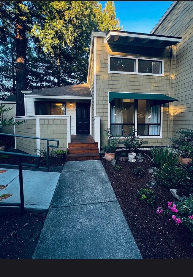 Building Photo - 901 Russell Ave Unit Santa Rosa