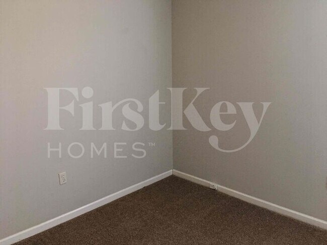 Photo - 4884 Walden Glen St