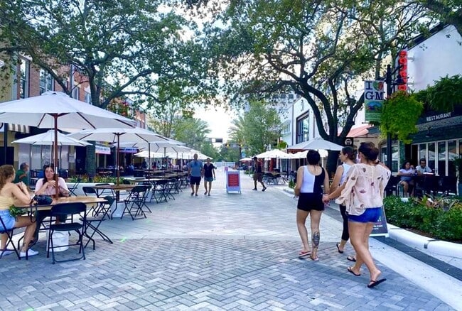 Explore the vibrant atmosphere of Ponte Verde Apartments at Palm Beach Lakes, where trendy outdoor dining and social spaces await. Stroll through picturesque paths and enjoy nearby attractions. Don't miss out—schedule your visit today!