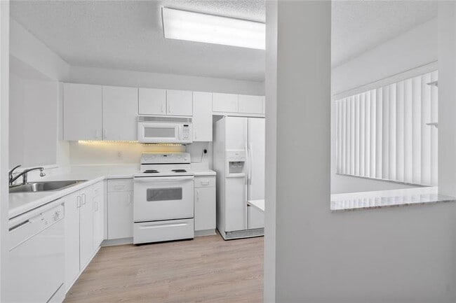 Photo - 9537 Weldon Cir Unit i309