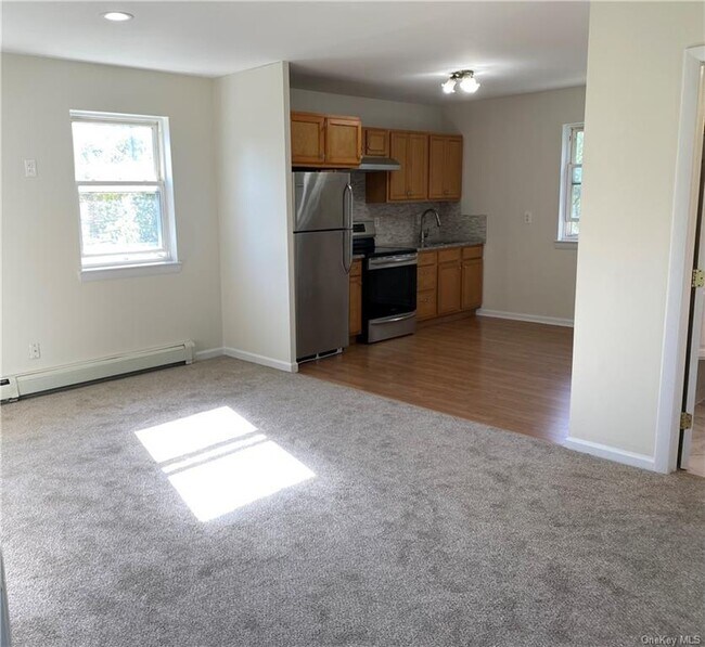 Photo - 3775 Mahopac St