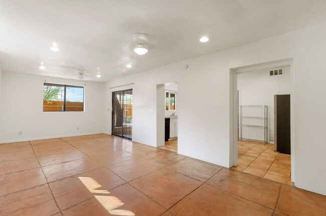 Building Photo - 1030 N Tucson Blvd