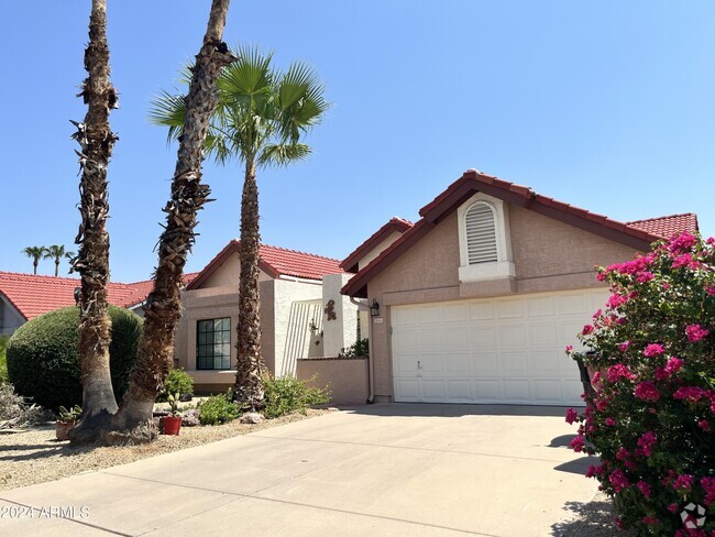 Building Photo - 11063 E Sahuaro Dr Rental