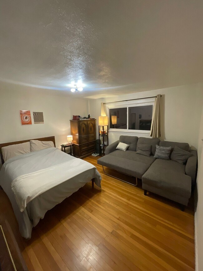 Photo - 19 Hunting St Unit 2