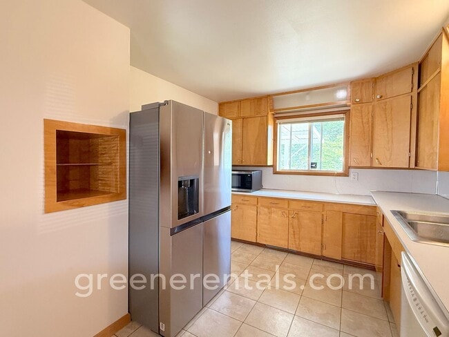 Building Photo - 3 BR 1.5 BA Rambler in West Olympia