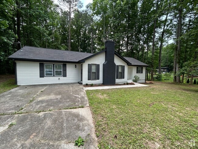 Building Photo - A Rare Find Available Now! Rental