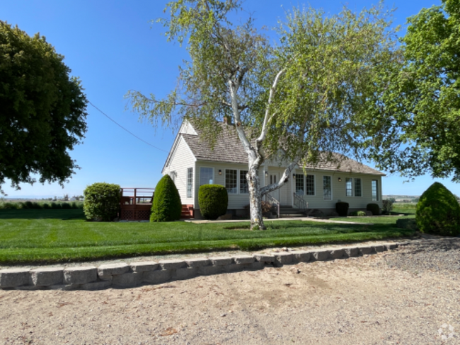 Building Photo - 3822 Alameda Dr Rental