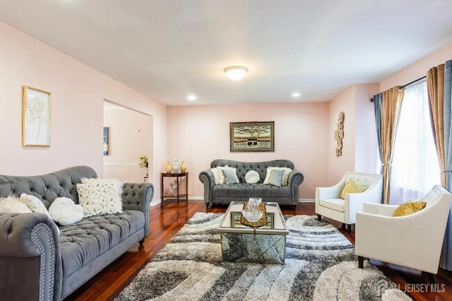 Photo - 1484 Osage Rd