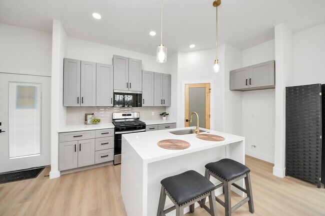 Photo - 8815 Edgar St