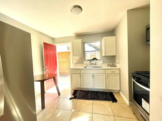 Photo - 2411 Bastrop St Unidad 2