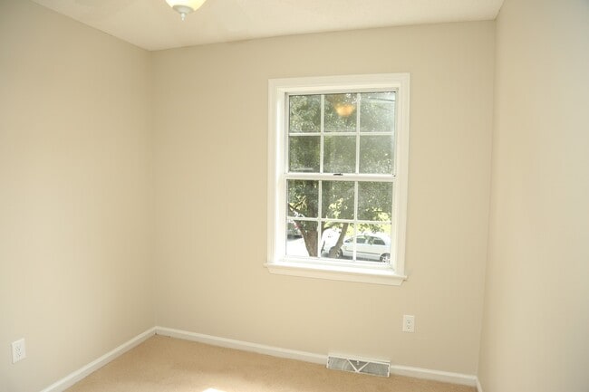 Photo - 396 Wynridge Ln