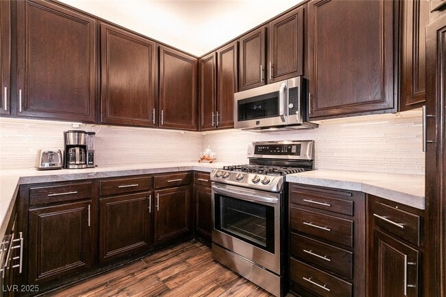 Building Photo - 913 Pro Players Dr Rental