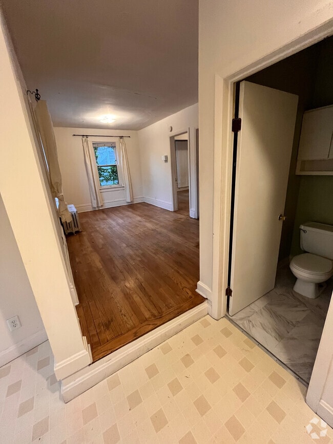 Building Photo - 133 E Gorham St Unit 2 Rental