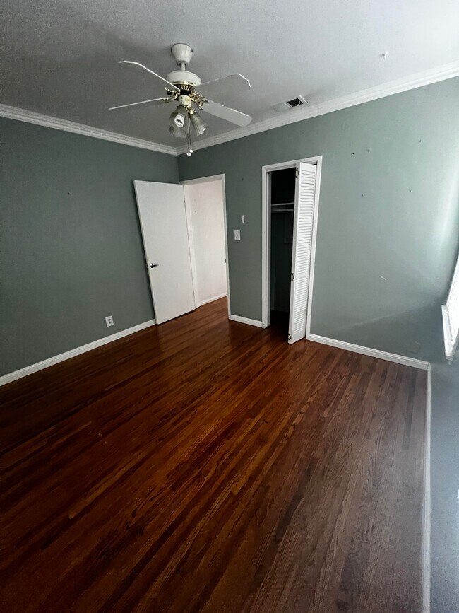 room 2 - 280 Blackshear Ave