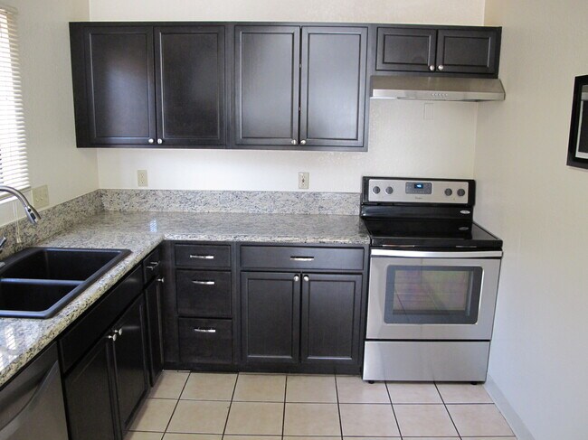 Photo - 1620 N Fremont Ave