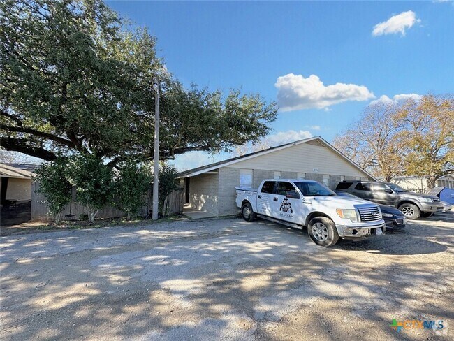 Building Photo - 20115 San Marcos Hwy Unit 2A Rental