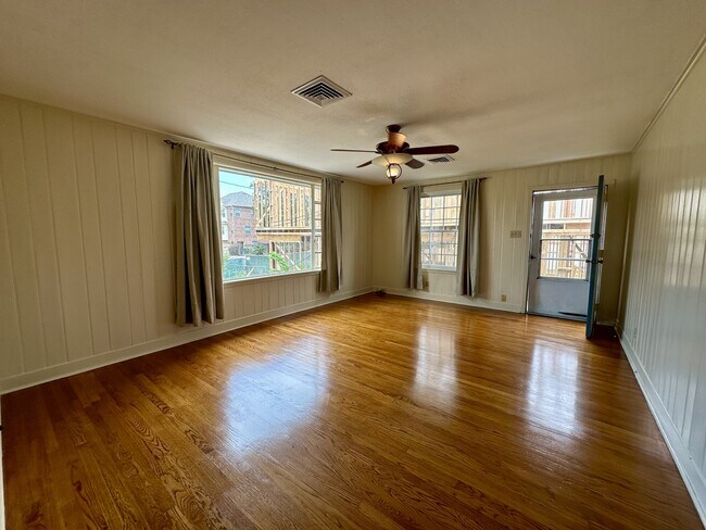 Photo - 914 W 21st St