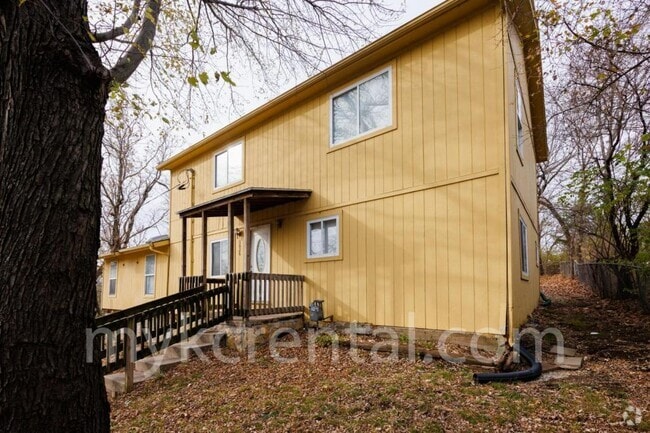 Building Photo - 3026 S 33rd St Rental