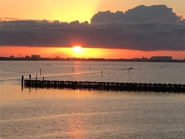 Building Photo - 500 Tiki Dr Unit 110