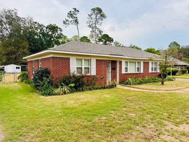 Photo - Charming 3 Bedroom / 1 Bath Home with Orig...