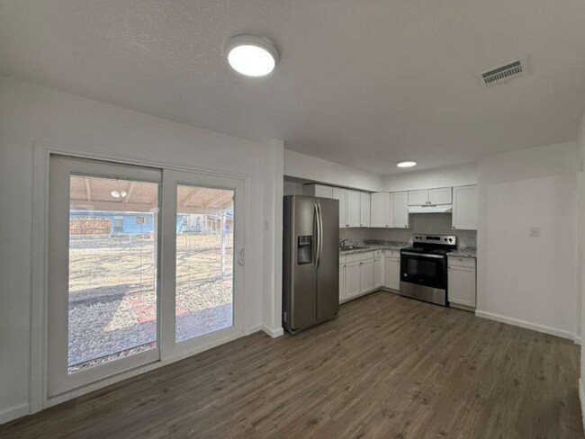 Photo - 6718 Pear Tree