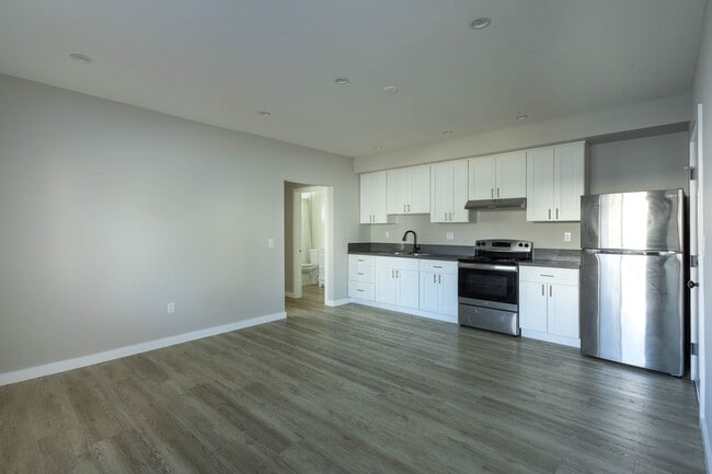 Building Photo - 1 Bed - Bright & Spacious Living in the Heart of LA | Modern Upgrades & Unbeatable Location Unit 16