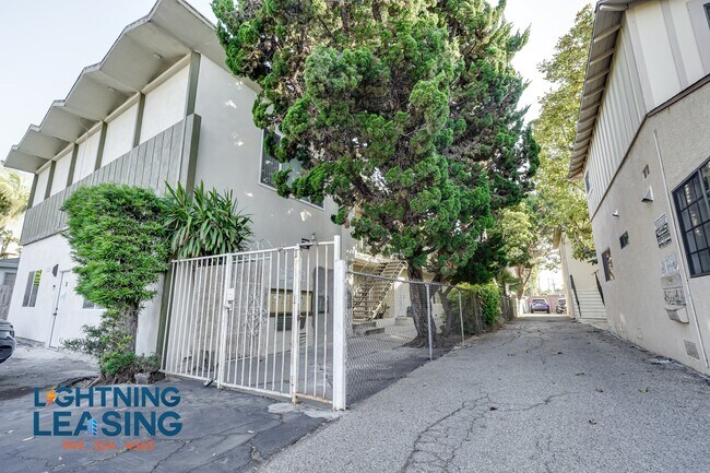 3737 Inglewood-11D - 3737 Inglewood-11D Condo Unit 11D