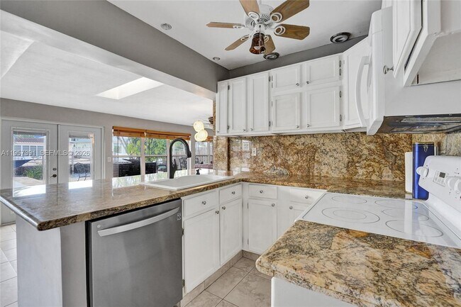 Photo - 1121 Guava Isle