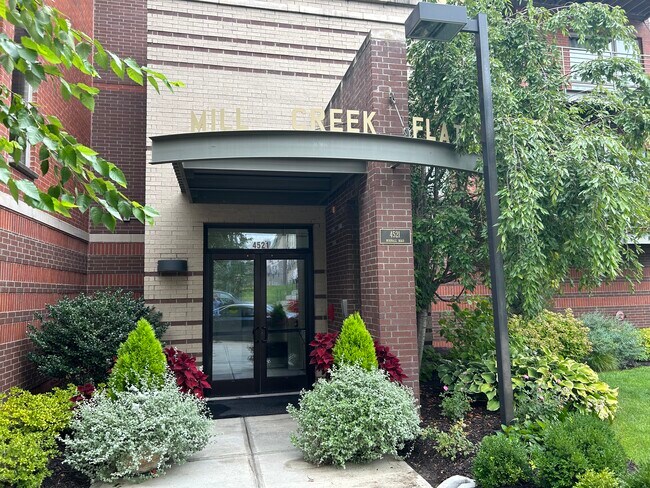 Photo - 4521 Wornall Rd Unit Plaza condo for rent